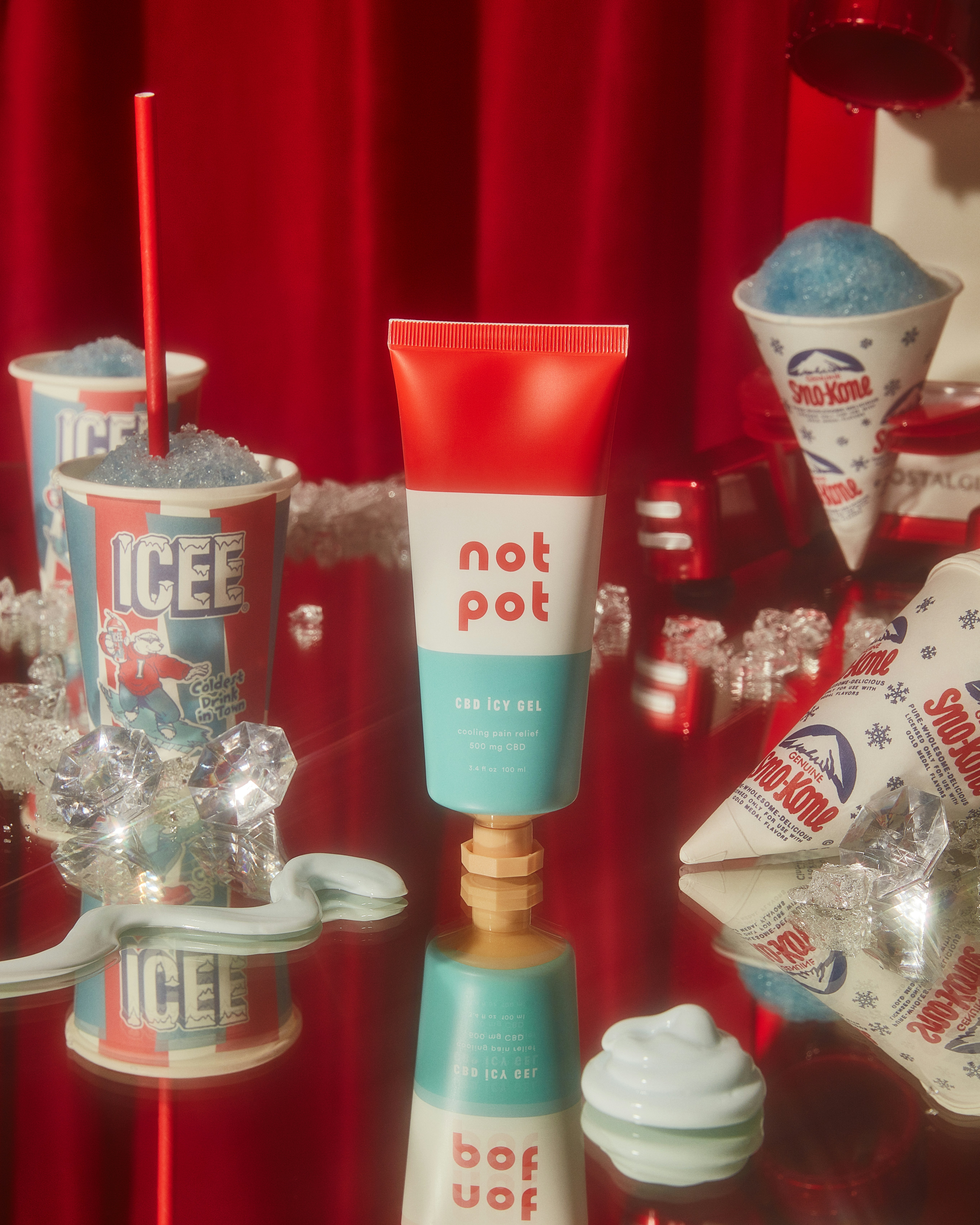 bouteille en plastique rose et blanc