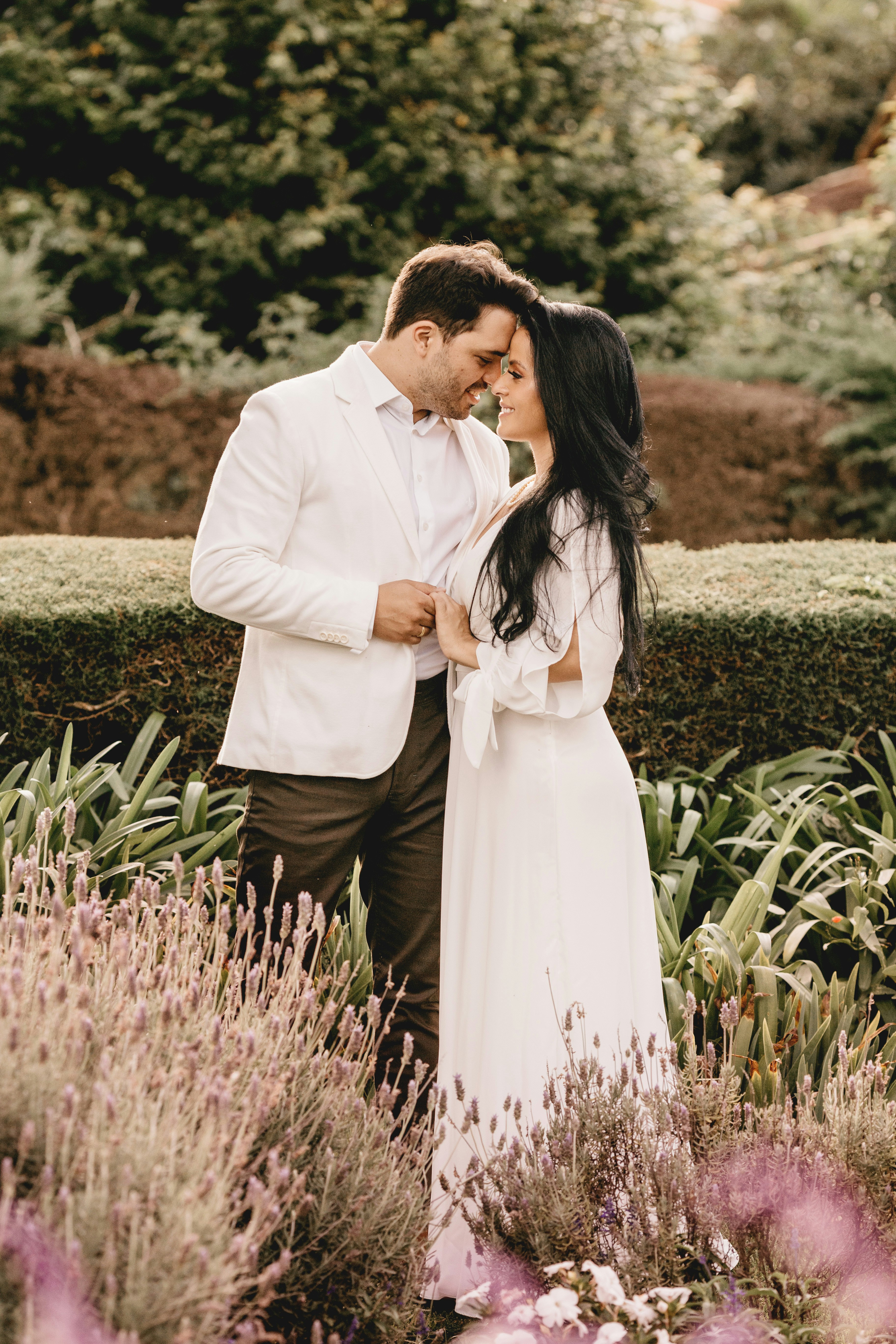 great photo recipe,how to photograph man in white suit kissing woman in white dress