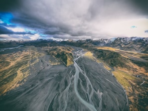 Wide shot of a Patagonian landscape featuring brm gaviones' protective barriers.