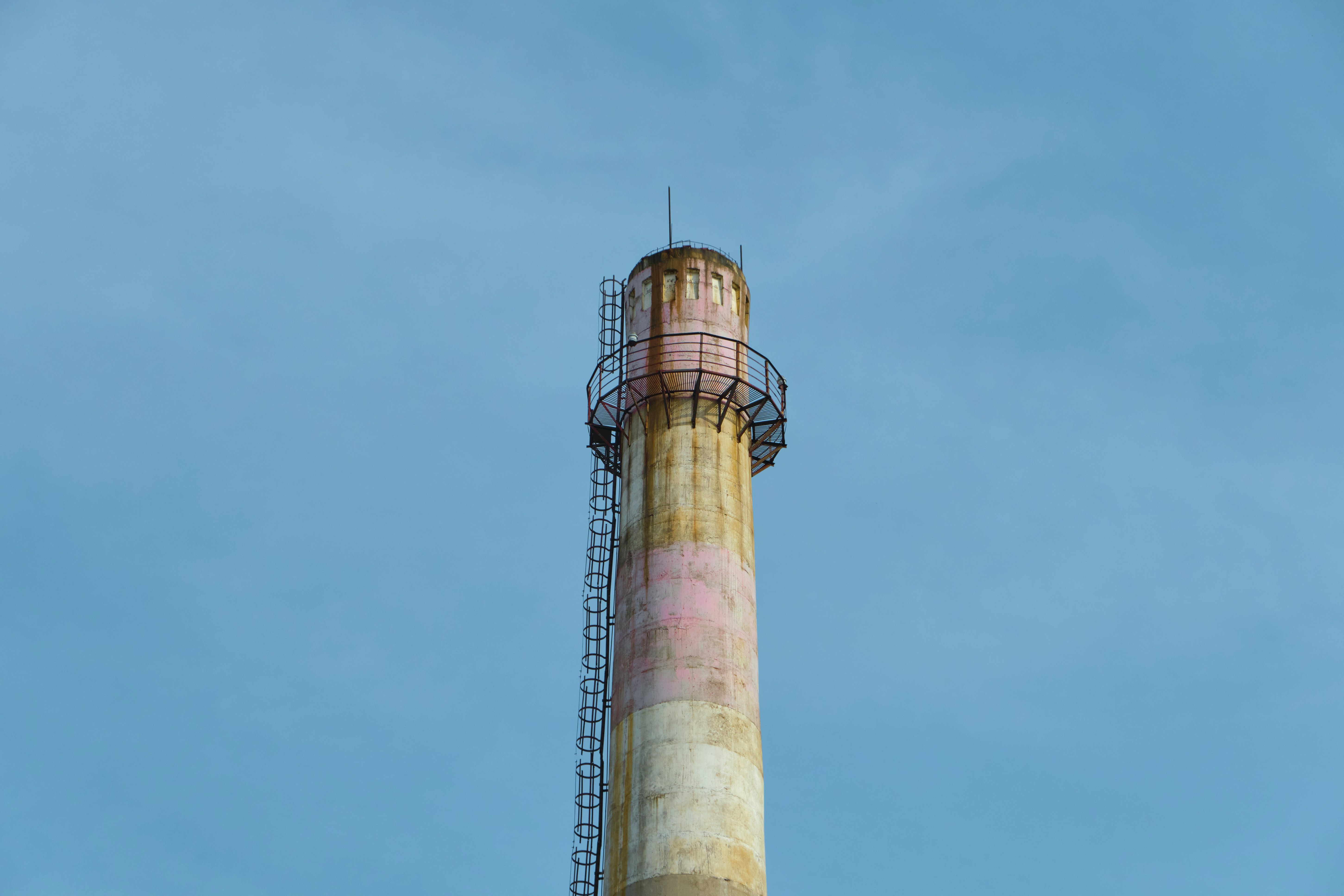 photo 1616646027537 a0f43f17c1ad?crop=entropy&cs=tinysrgb&fit=max&fm=jpg&ixid=M3w1MjQ0NjR8MHwxfHNlYXJjaHwyMHx8Q2hpbW5leSUyMGJydXNofGVufDB8MHx8fDE3NTE0NjA4MjF8MA&ixlib=rb 4.1