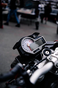 black and silver motorcycle speedometer