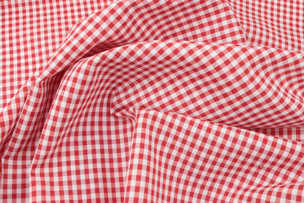 Textile à carreaux rouge et blanc
