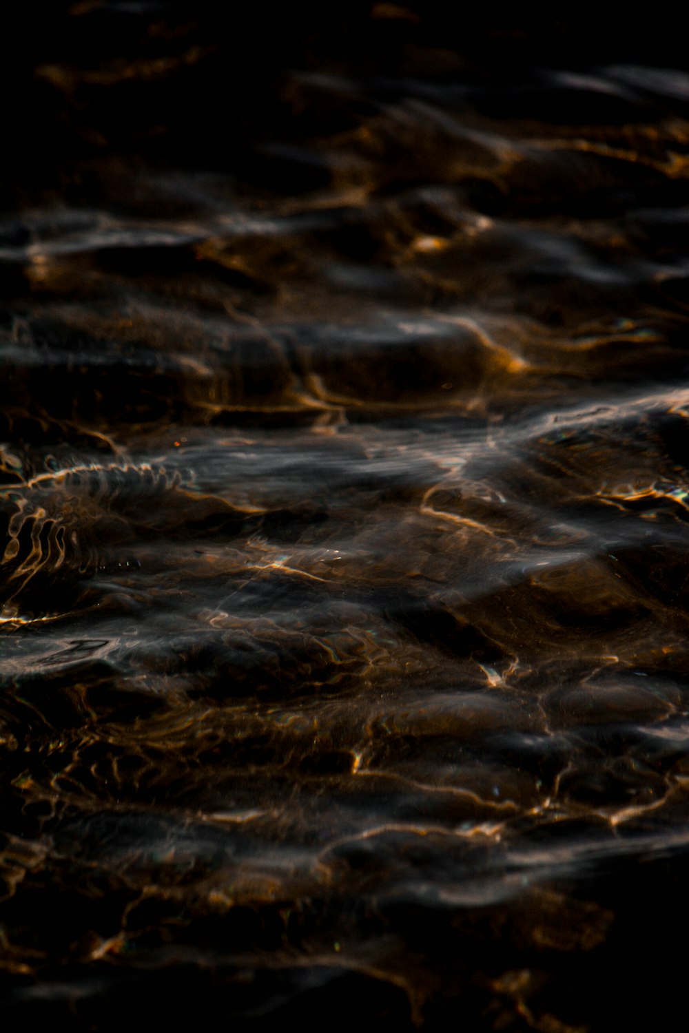 gocce d'acqua sullo specchio d'acqua