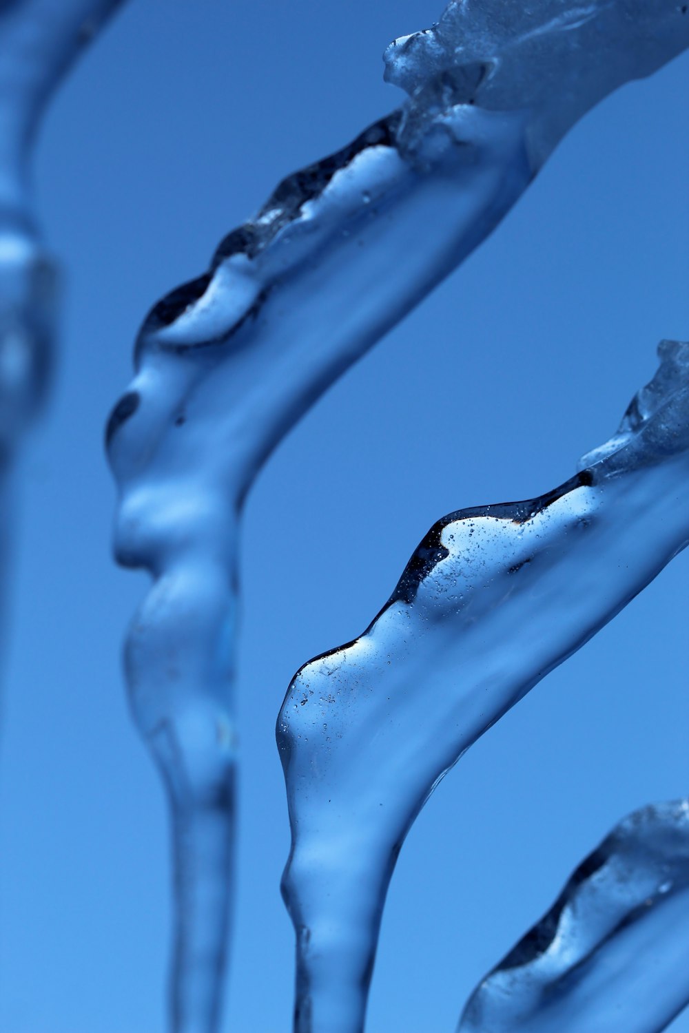 white and blue water splash