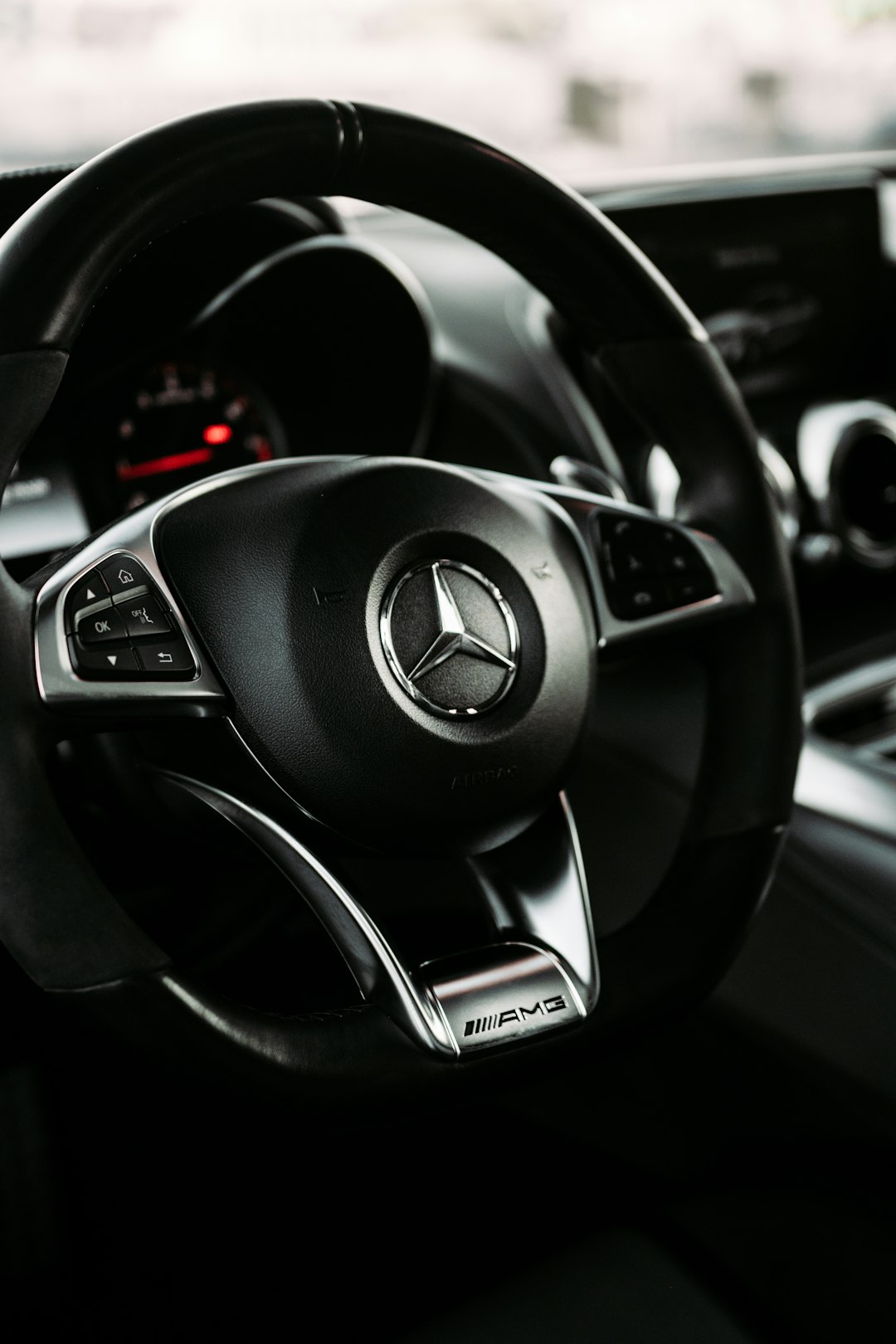 black mercedes benz steering wheel