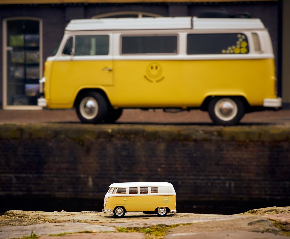 yellow and white volkswagen t-2 van scale model