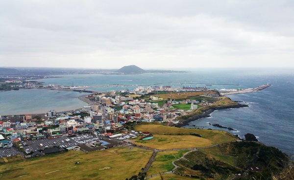 Aerial view of city near body of water during daytime — Jeju, South Korea
