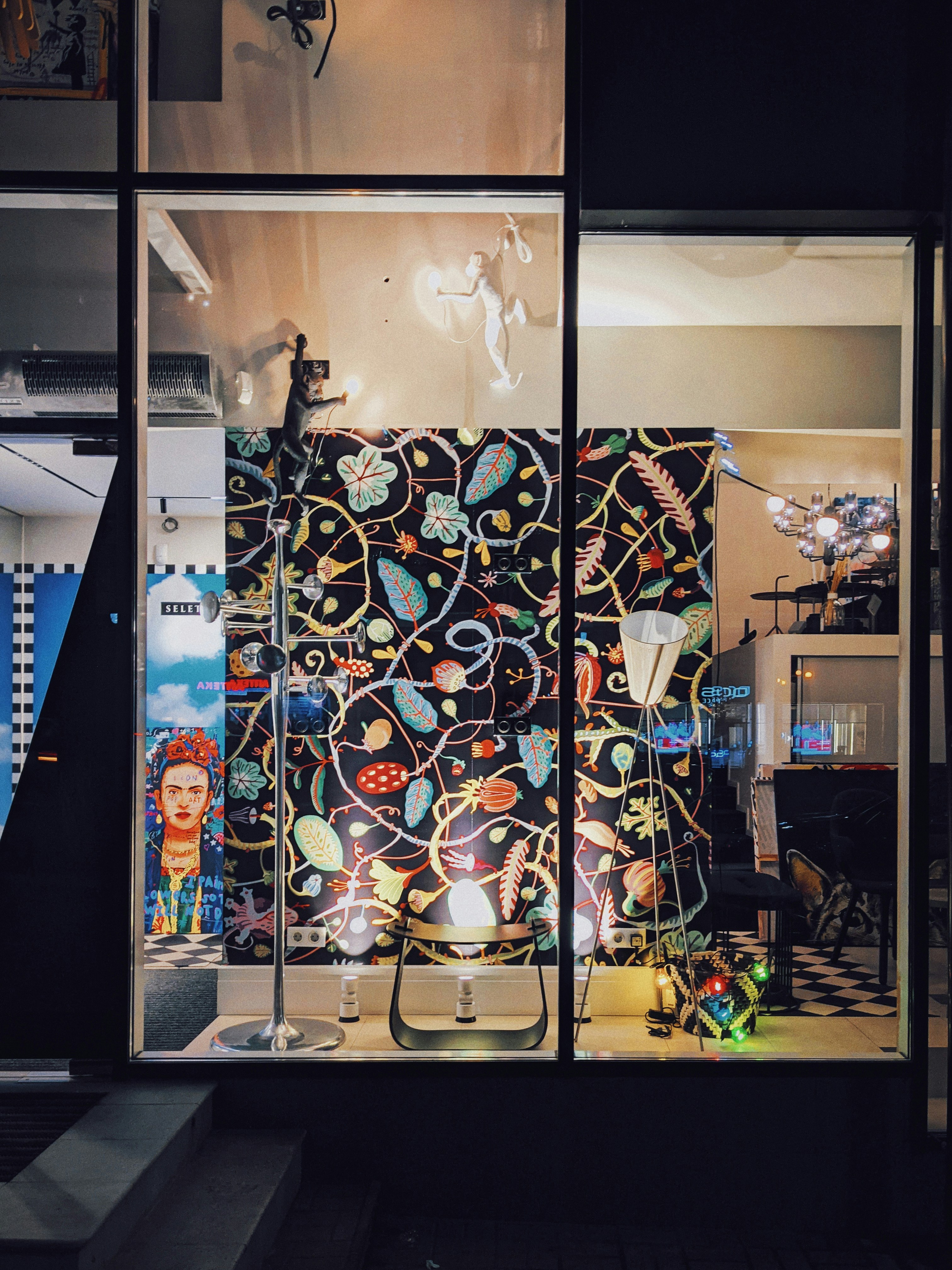 Field Review: Compact Showroom Analytics Kits for In-Person Sales (2026 Field Notes)