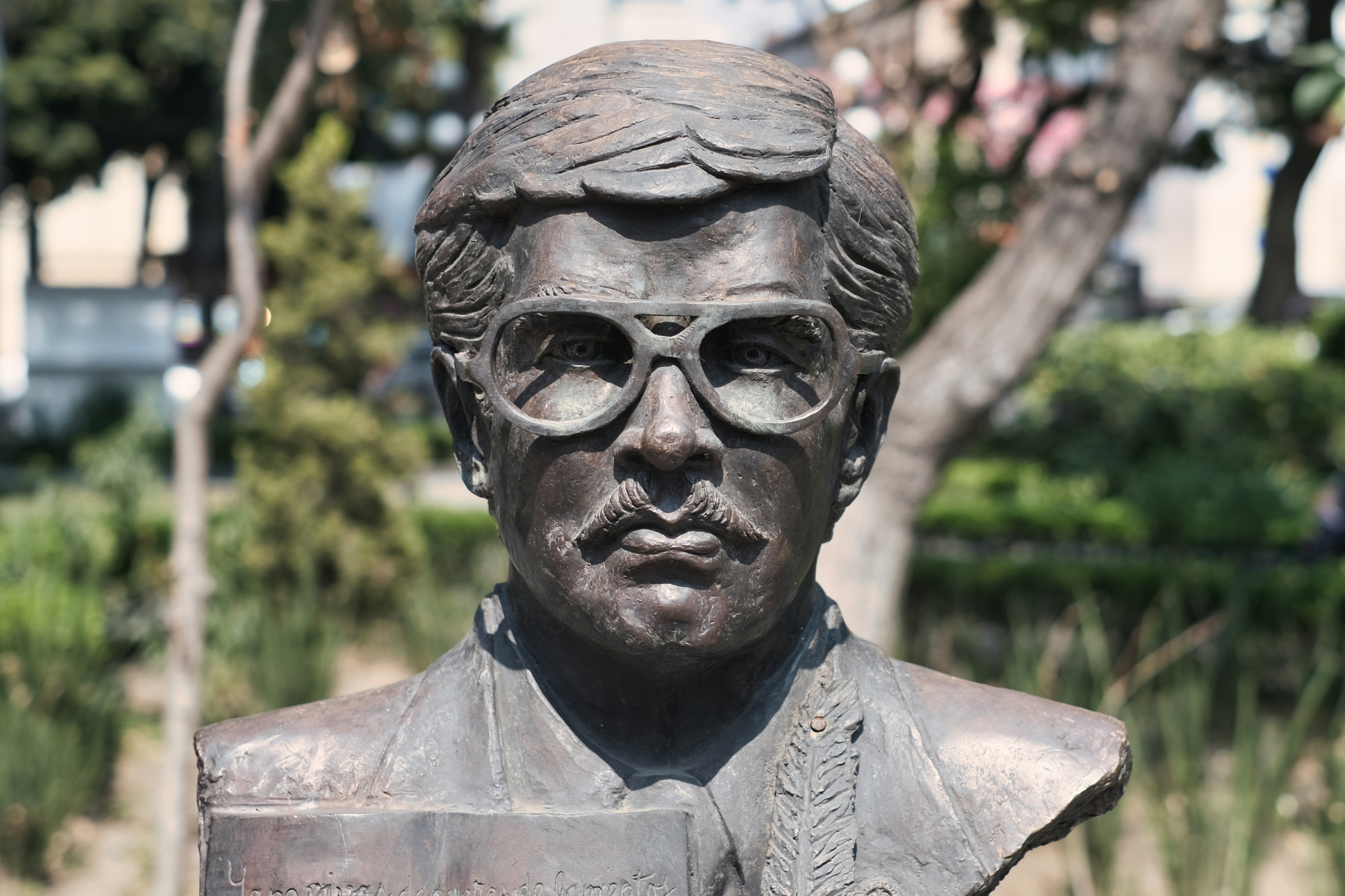 mans face concrete statue