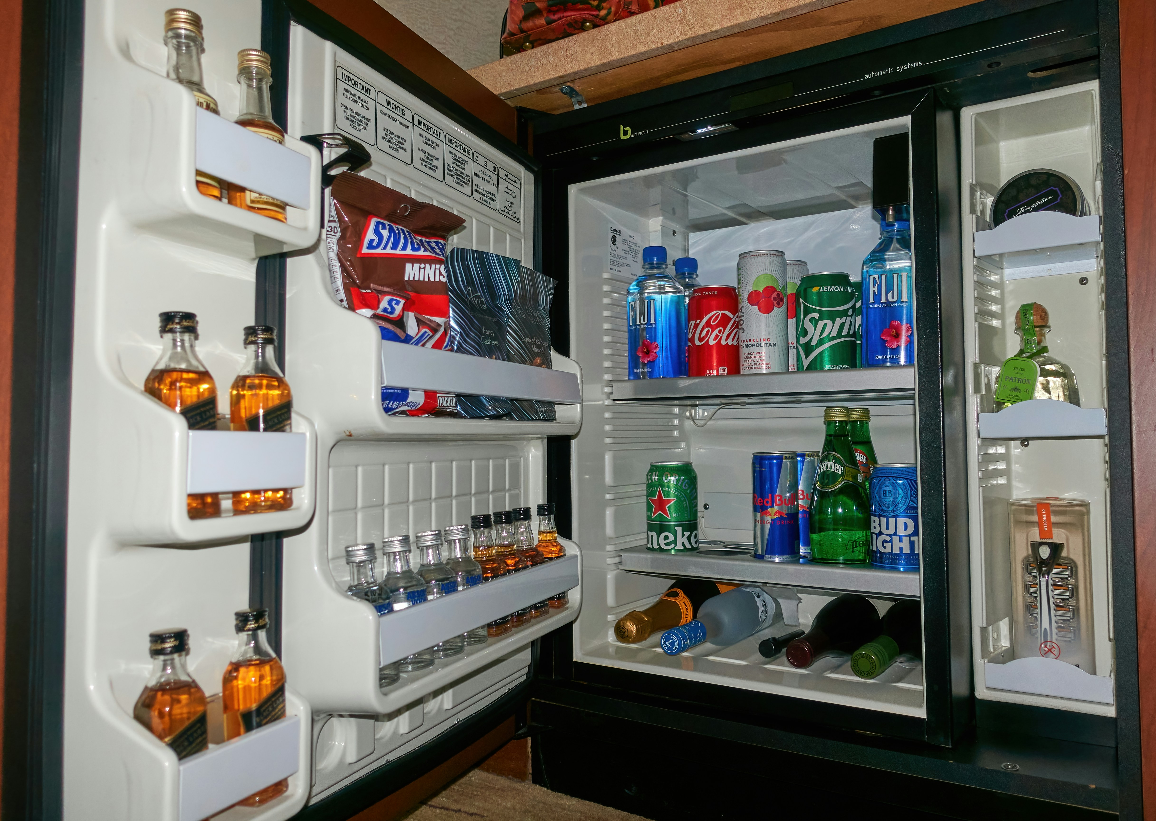 Micro refrigeration unit installed under kitchen counter