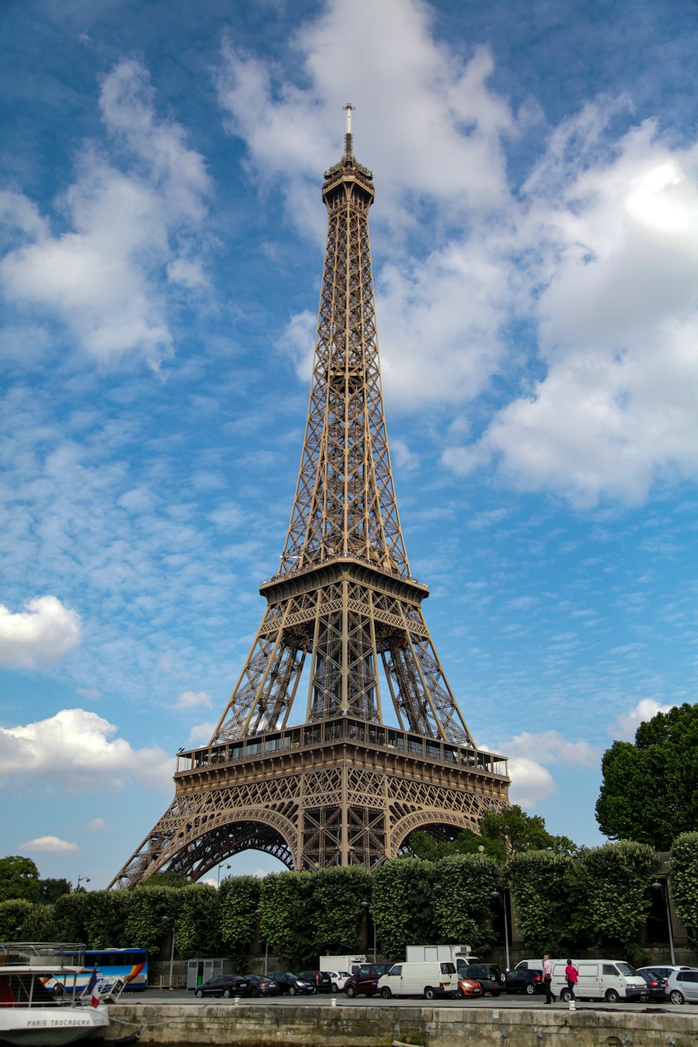 eiffel tower under blue sky during daytime