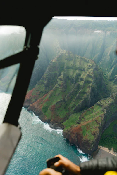 Two-island helicopter flight to Molokaʻi