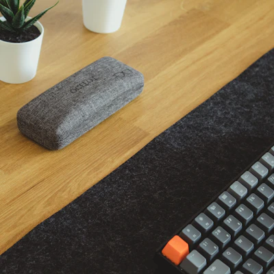 EASTPAK BENCHMARK Single Trousse - Gris...