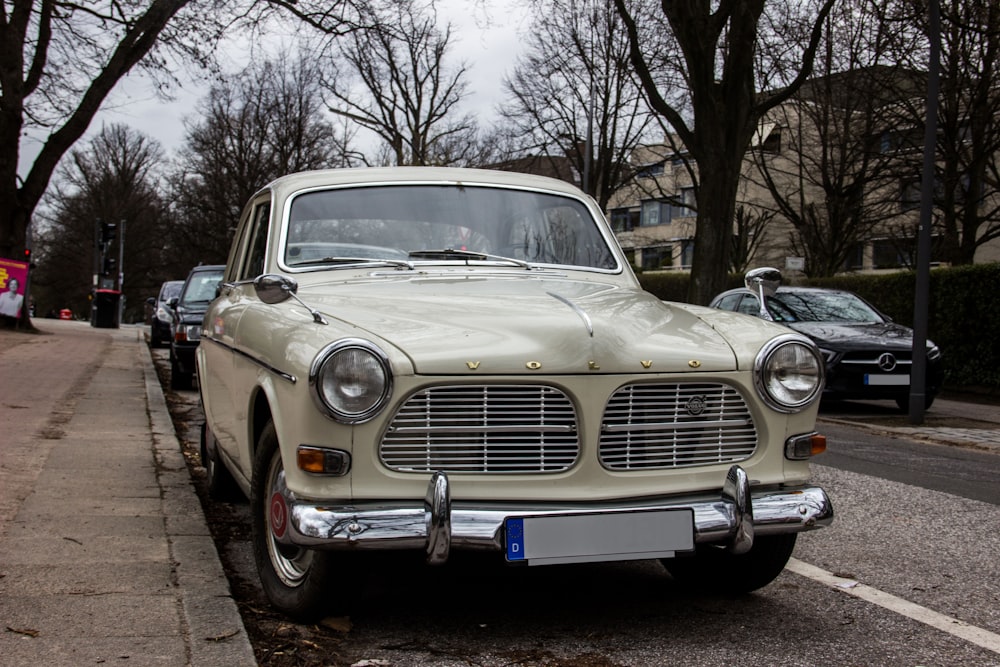 white classic car parked on the side of the road photo – Free Hamburg Image  on Unsplash