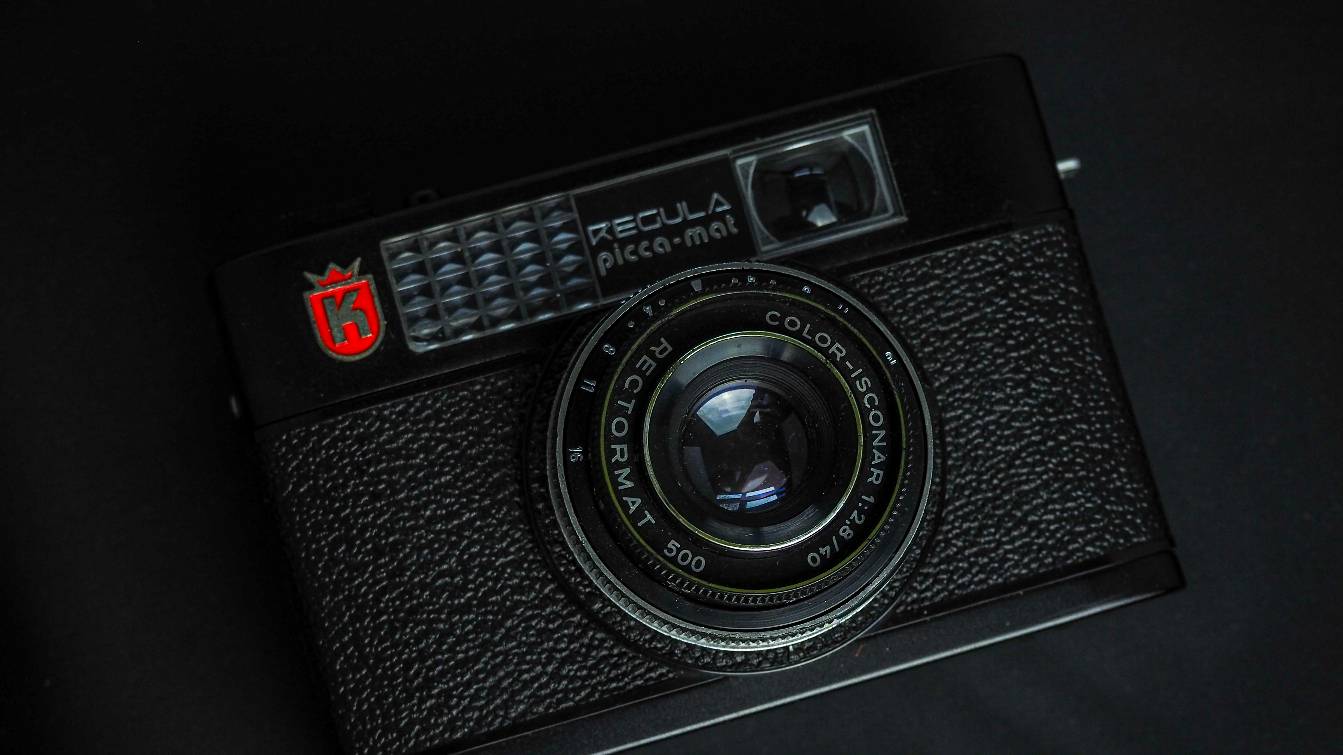 Do throwback the right way and choose a vintage background from Unsplash's huge collection of professional-quality images. Always free on Unsplash.