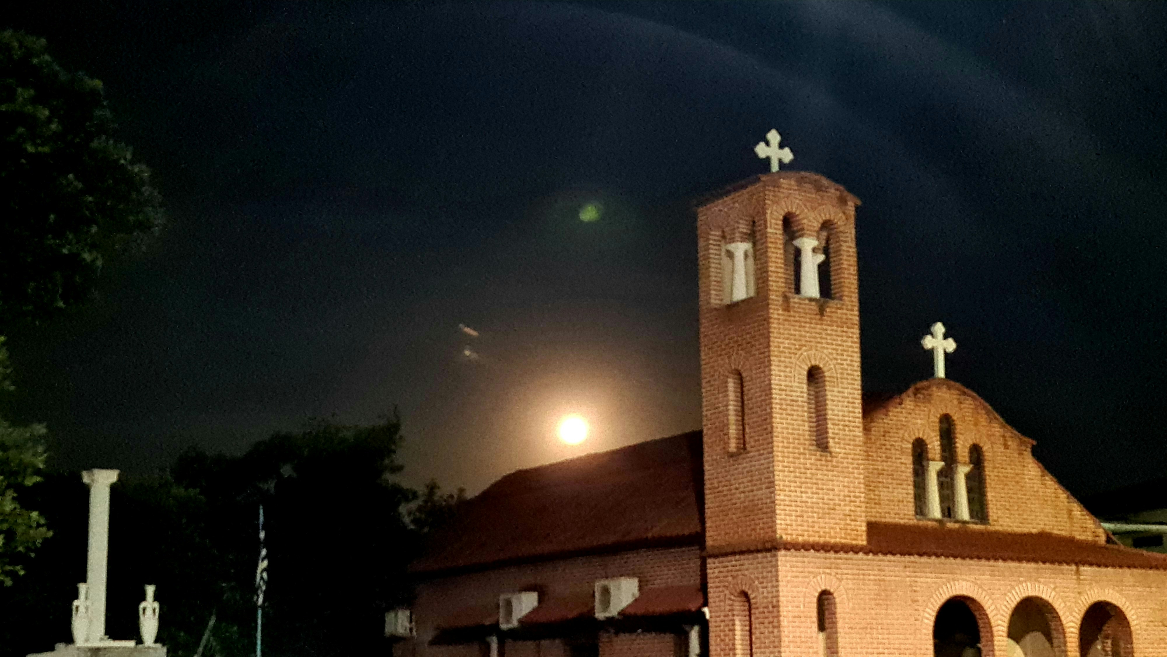 photo-1616978982138-23a598b8994e?ixid=M3wxMjA3fDB8MXxzZWFyY2h8NzB8fGN1YWwlMjBlcyUyMG1lam9yJTIwdHJ1ZmElMjBuZWdyYSUyMG8lMjBibGFuY2F8ZW58MHx8fHwxNzAxNDI0NTQ5fDA%5Cu0026ixlib=rb-4.0.3