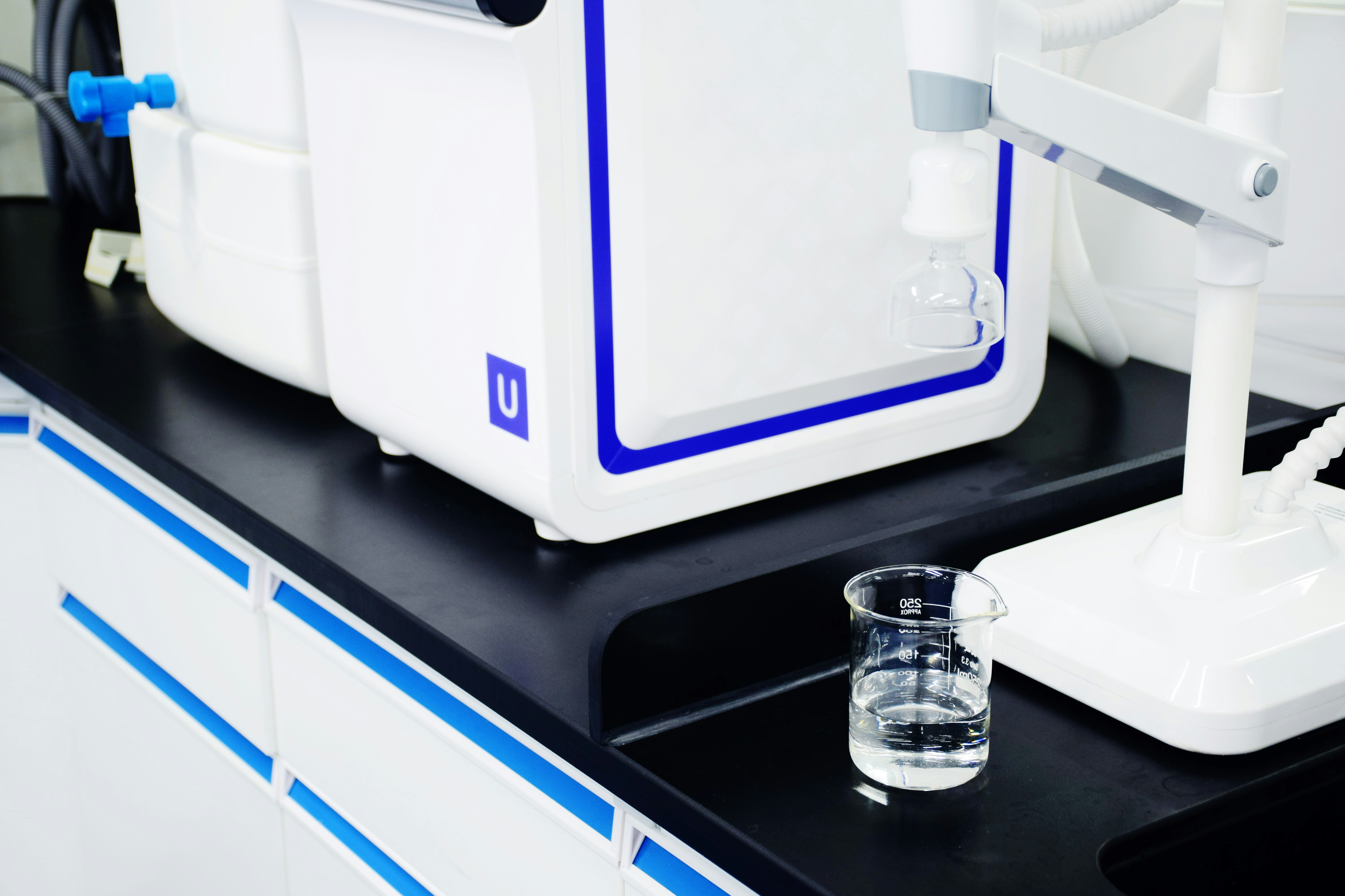 gray computer monitor