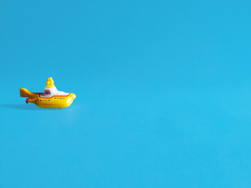 yellow and black inflatable boat on blue sky
