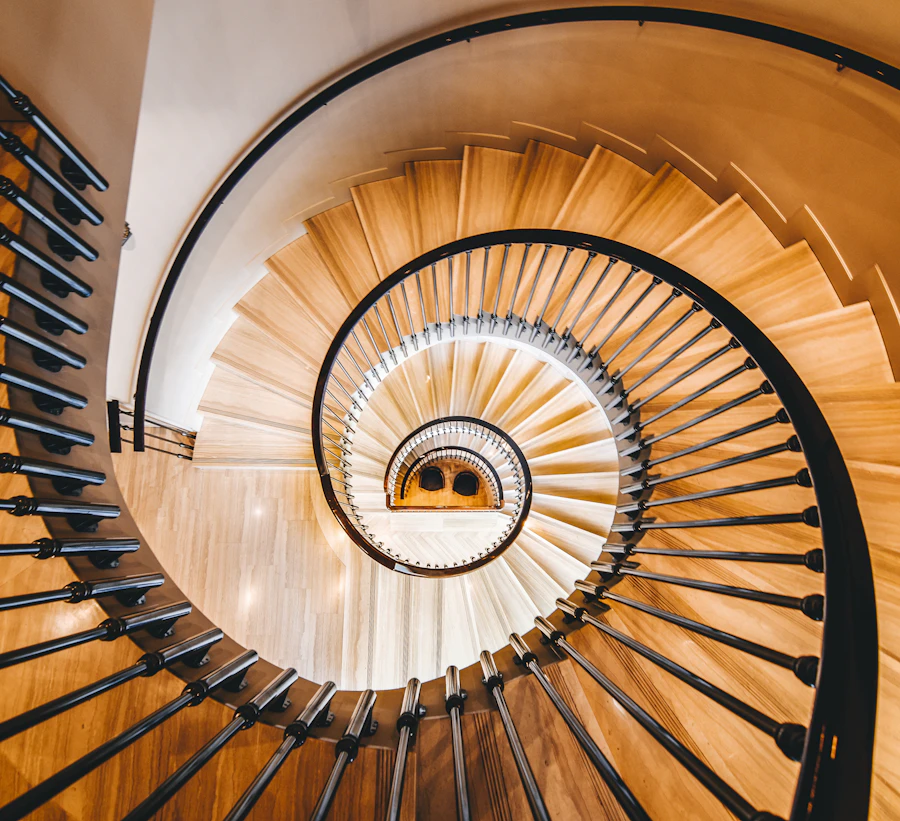 Fotografía ilustrativa de una escalera de diseño en Barcelona