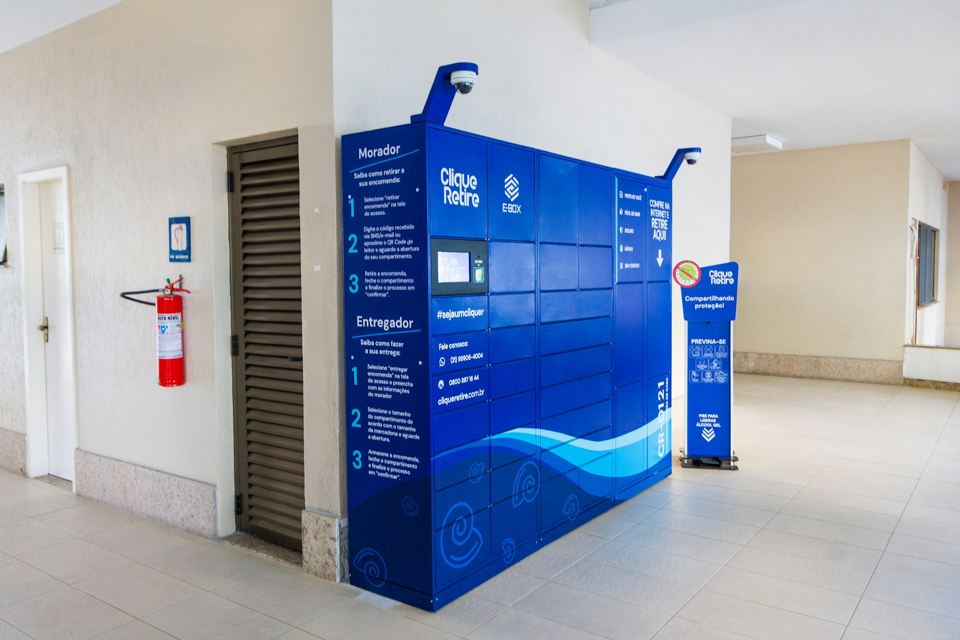 black and brown leather padded tub sofa