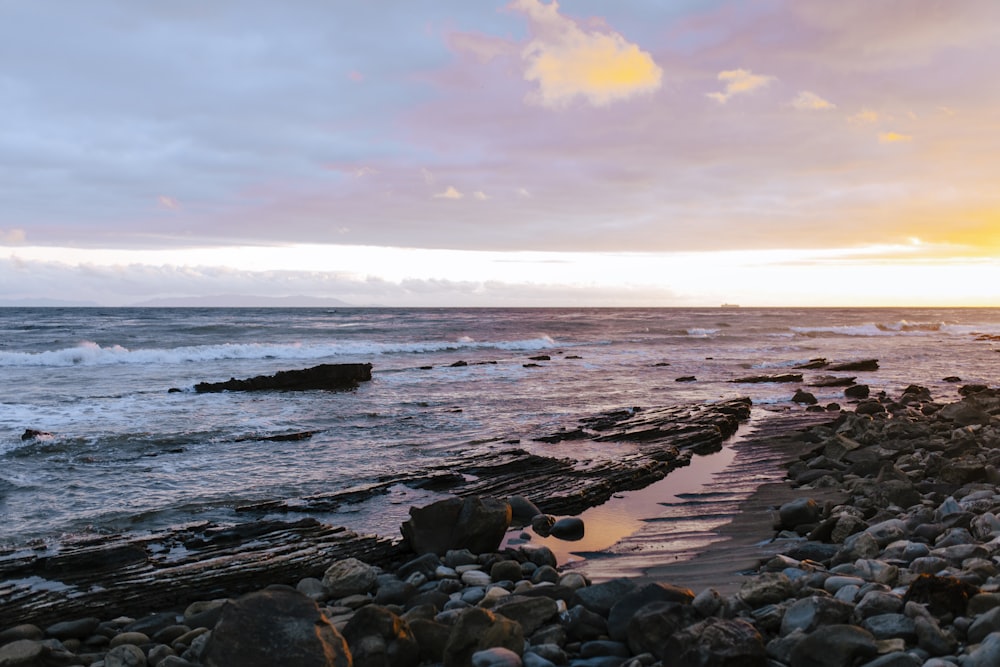 sea waves crashing on shore during daytime