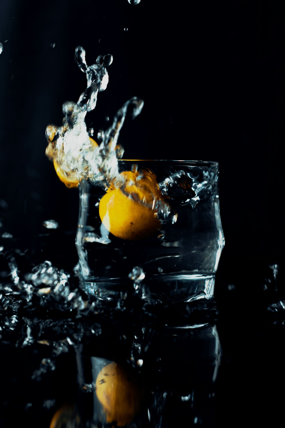 clear drinking glass with orange juice