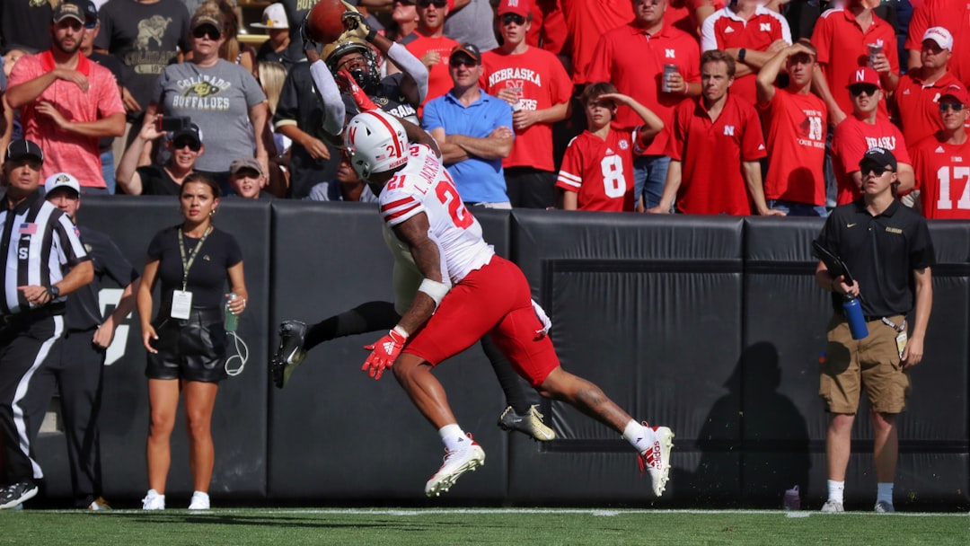 football players on field during daytime