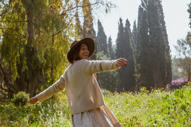 A happy person enjoying a healthy lifestyle outdoors, symbolizing natural weight loss.