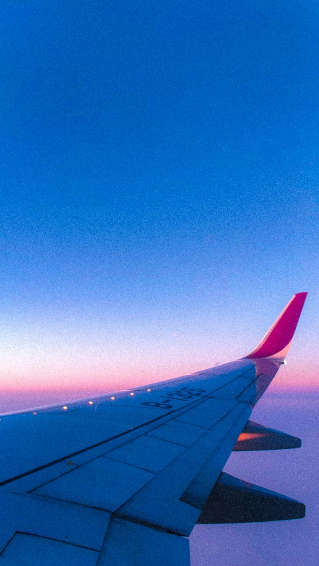 white and red airplane wing during daytime