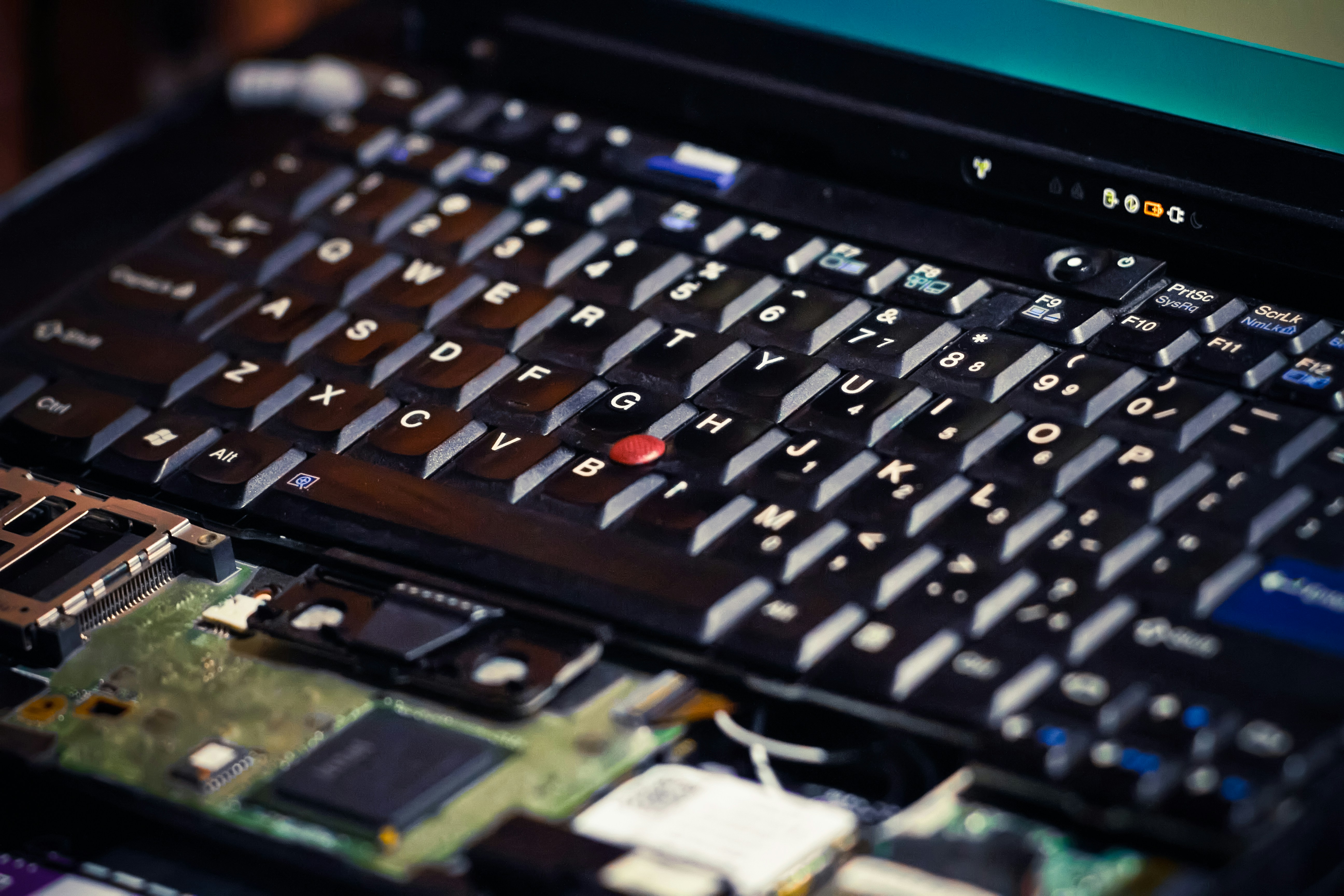 Dịch Vụ Sửa Chữa Laptop Bị Hỏng Bàn Phím Tại Thanh Hóa
