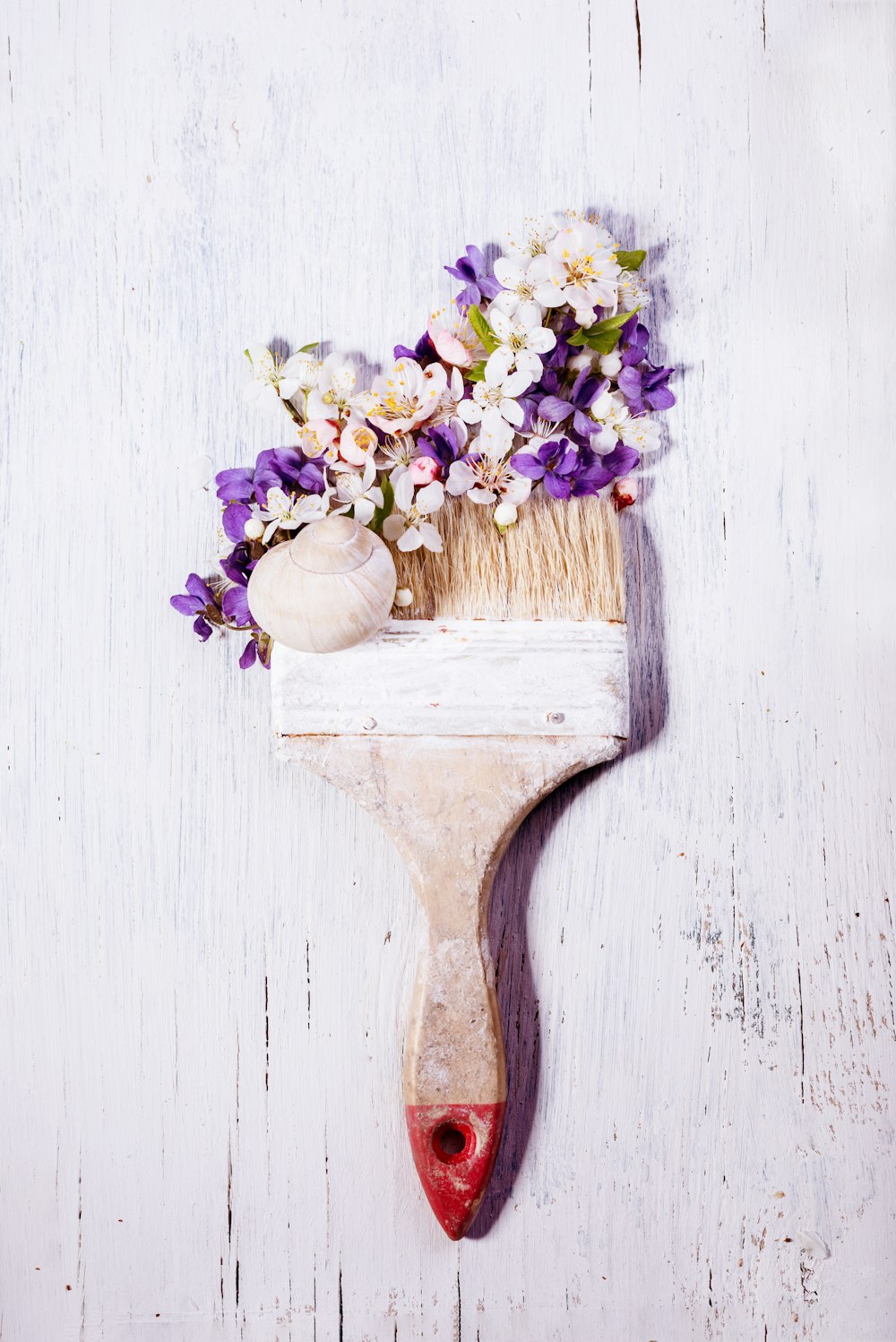 white and brown wooden brush