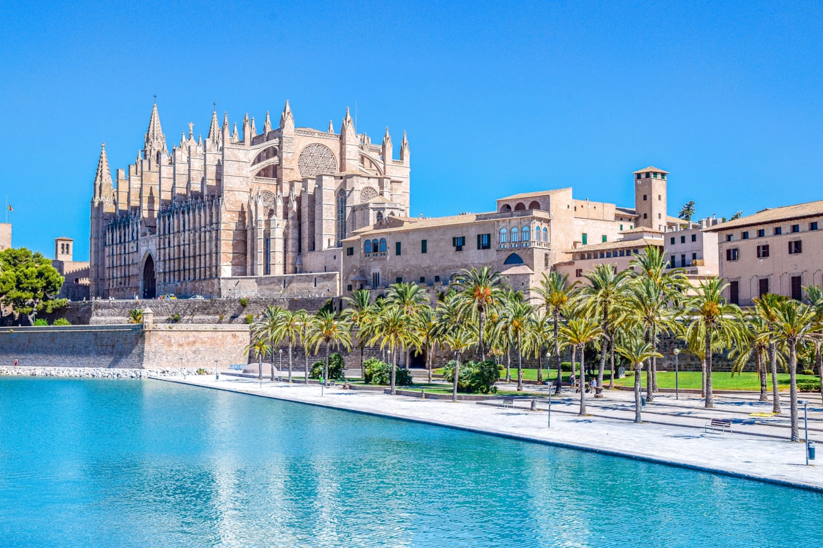 Stunning view of the Palma de Mallorca Cathedral by the sea