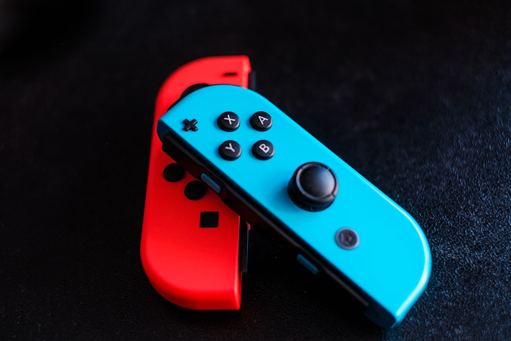 Mando de juegos de Nintendo Switch rojo y negro