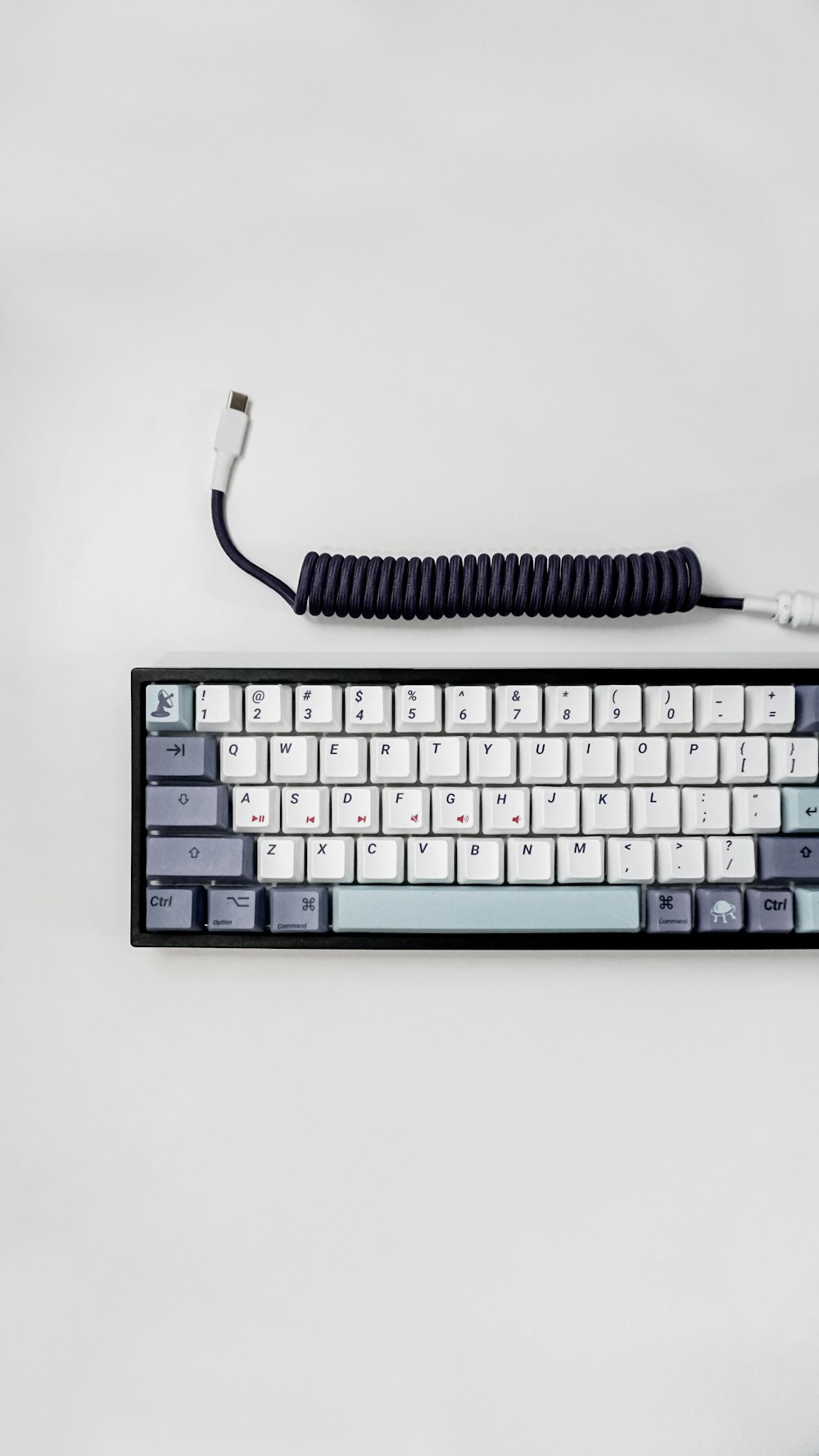 Clavier d’ordinateur noir et argent