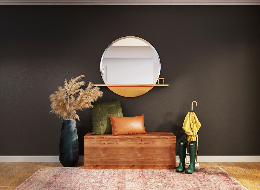 Foto Sillón acolchado marrón con marco de madera marrón junto a un espejo  redondo azul y blanco – Imagen Adentro gratis en Unsplash
