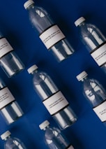 Illustration showing the environmental impact reduction of Aquabox compared to plastic bottles.