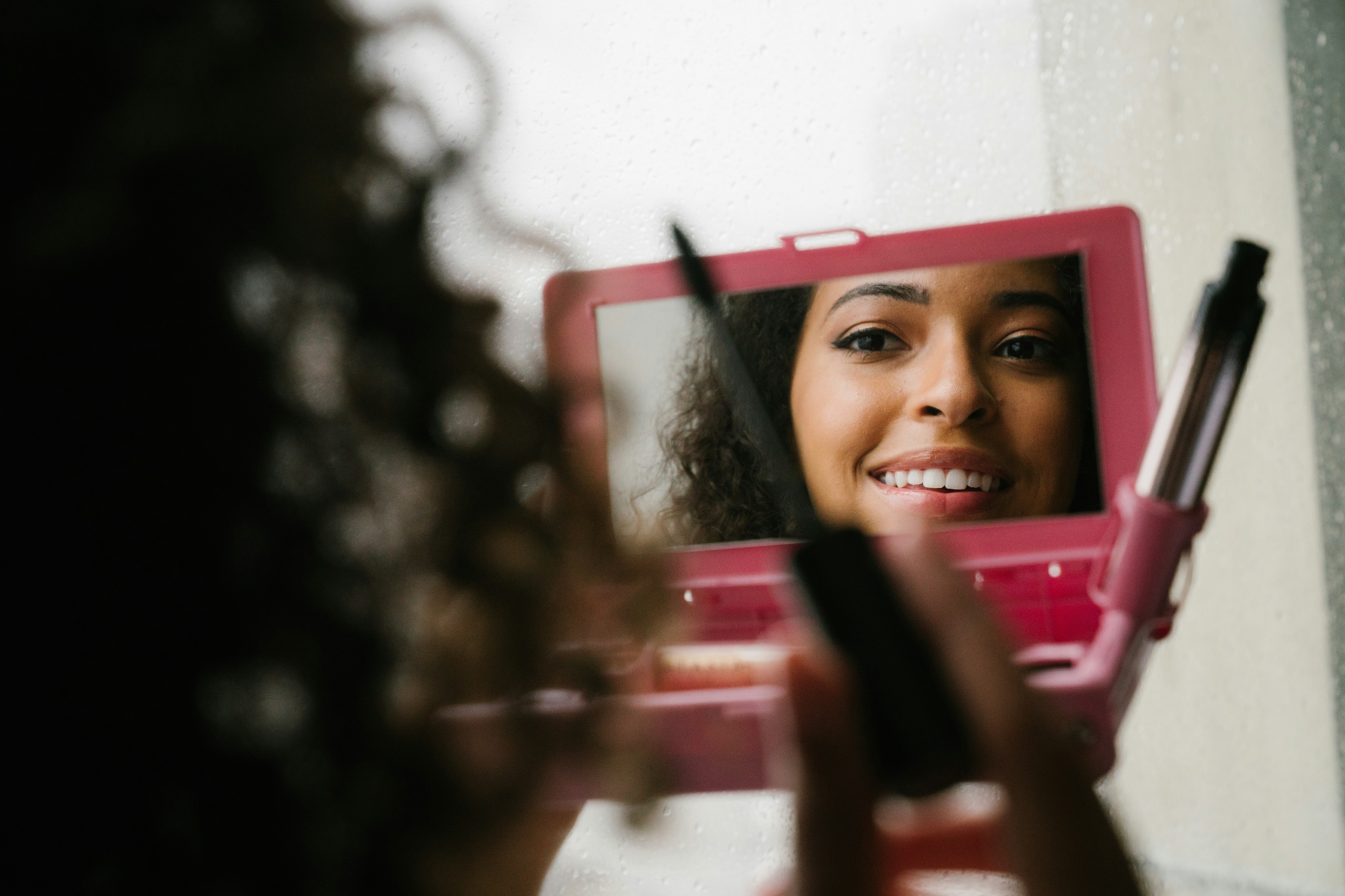 Ces habitudes maquillage qui font paraître plus vieille — et comment les abandonner une bonne fois pour toutes