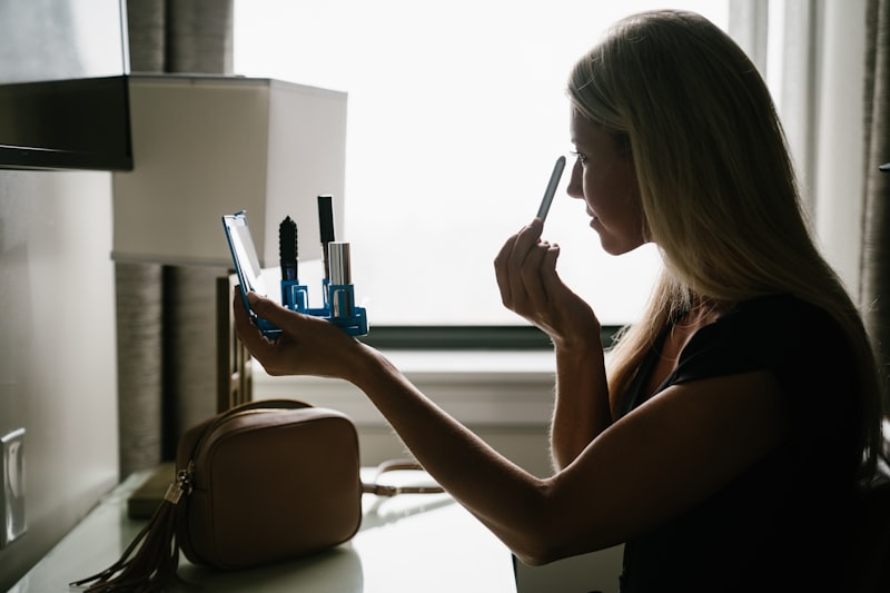 Applying a clean beauty serum from a top brand of 2026