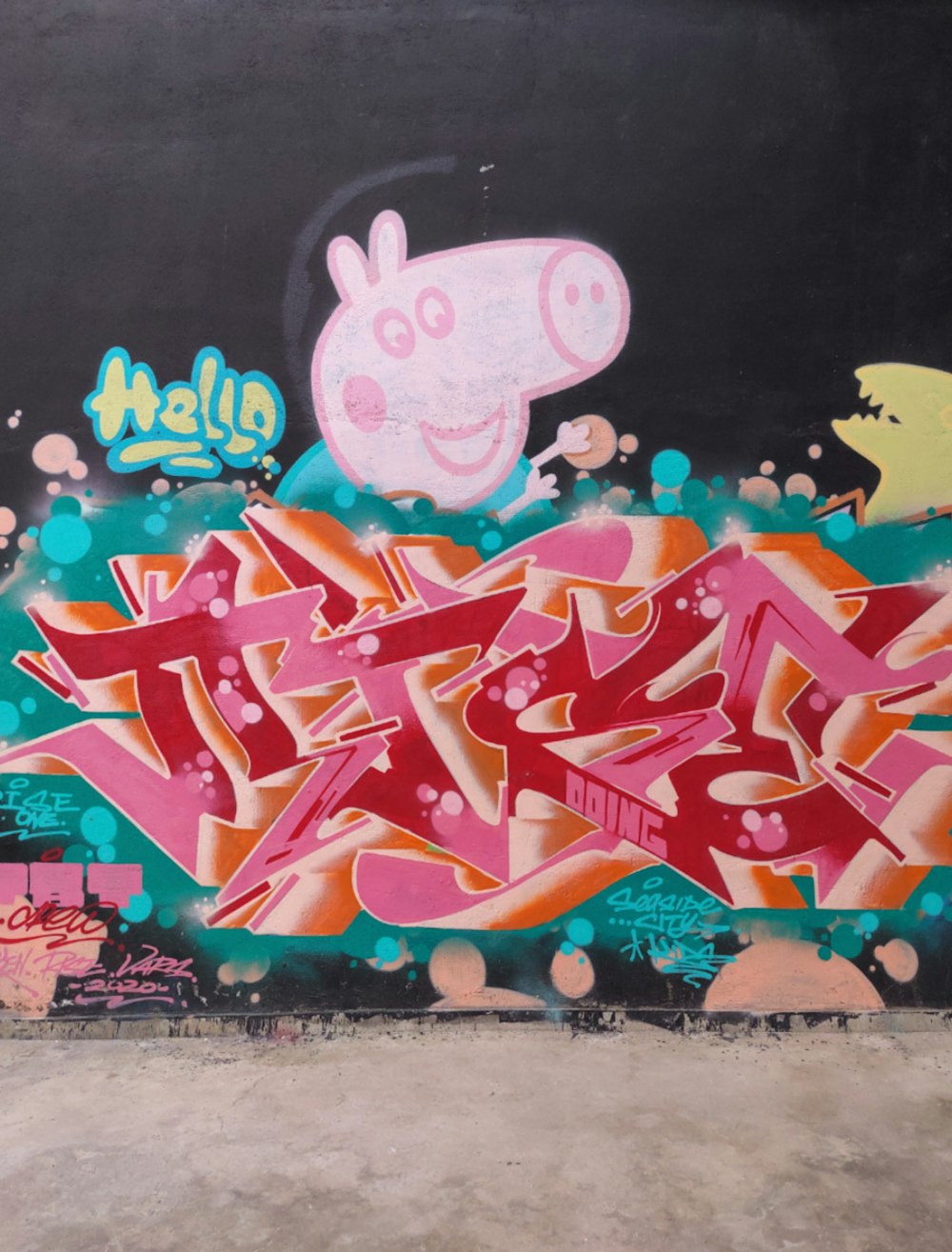 Arte de graffiti verde y rosa