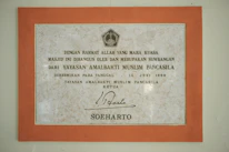 Close-up of a certificate and competency card issued by Nusawarta.
