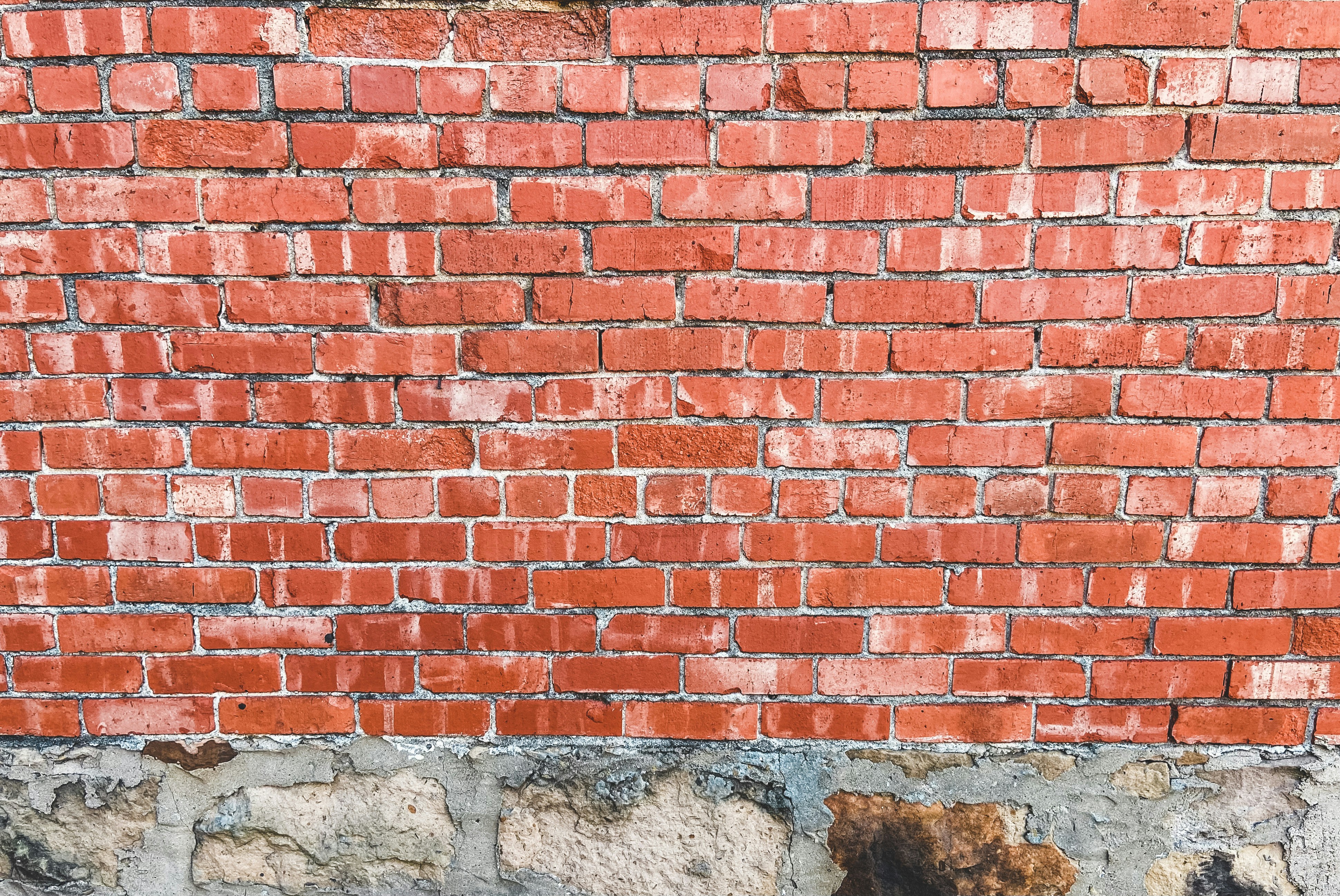 mur de briques brunes et grises