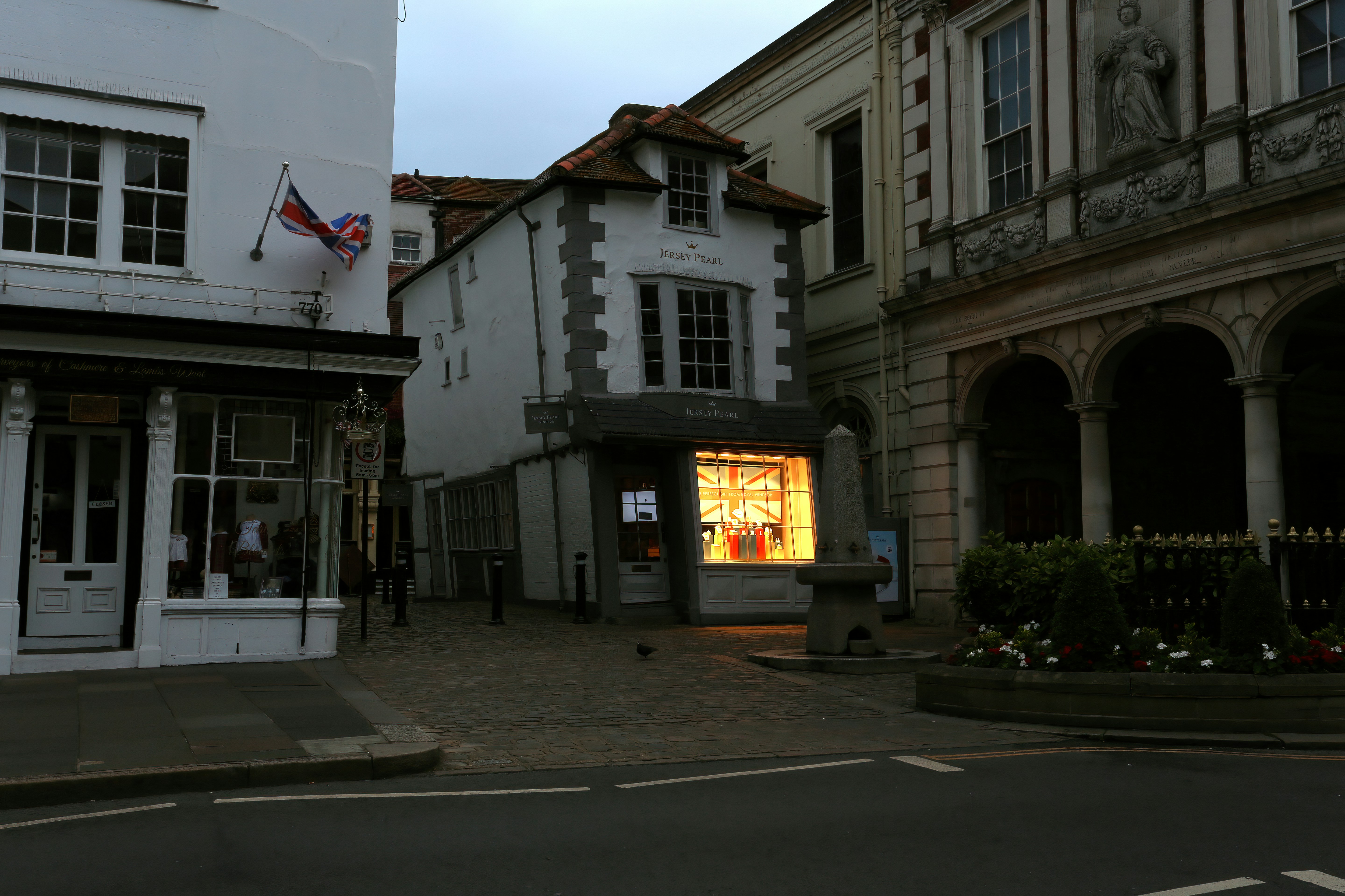 Early morning shopping in Windsor