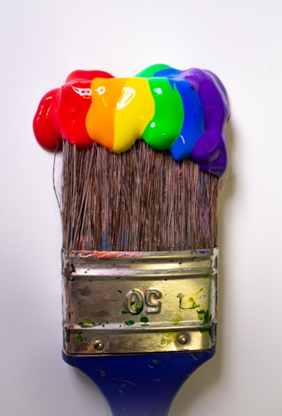 Paintbrush with vivid color paint // Grand Media