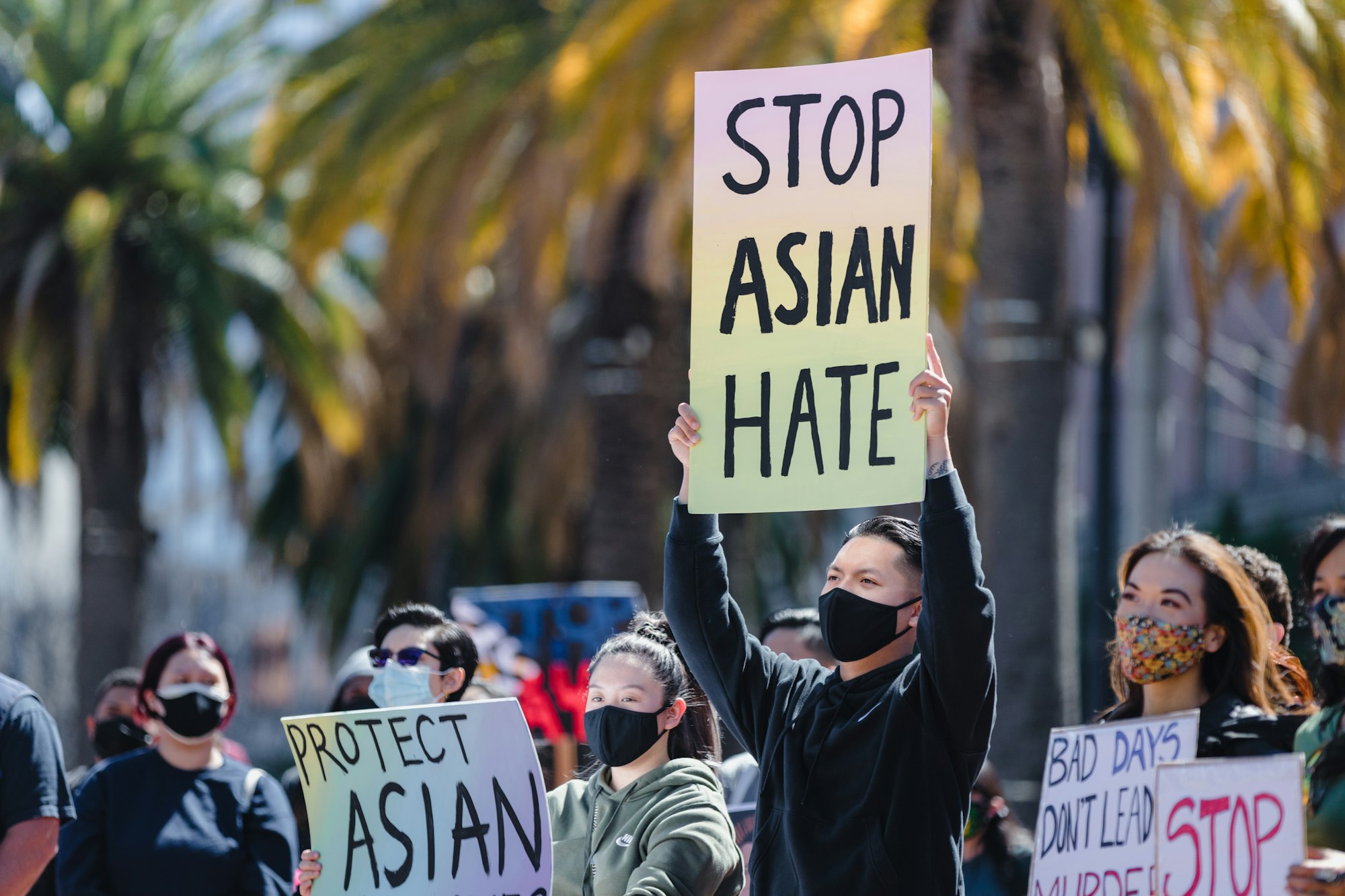 美掀亞裔仇恨犯罪風潮 「比病毒可怕的是仇恨」