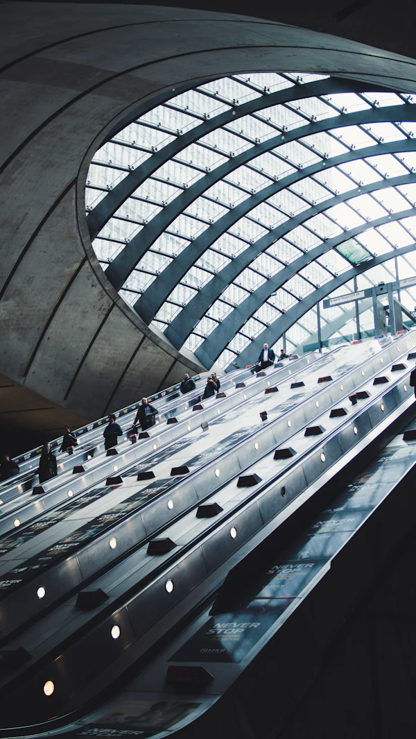 Professionals walking through Canary Wharf, London