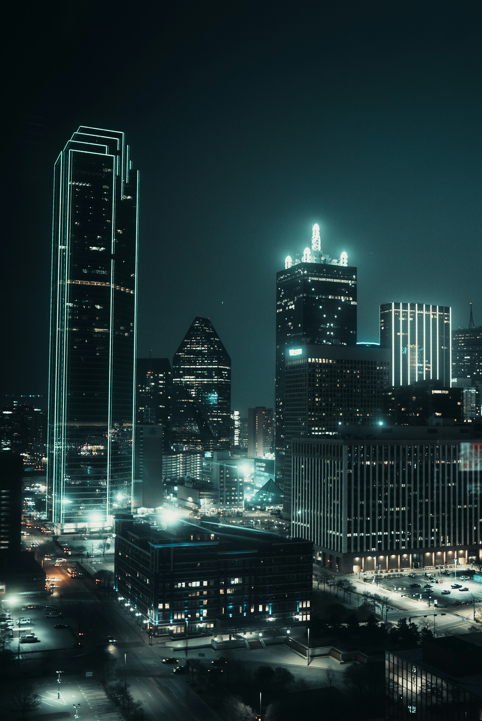 gray computer monitor