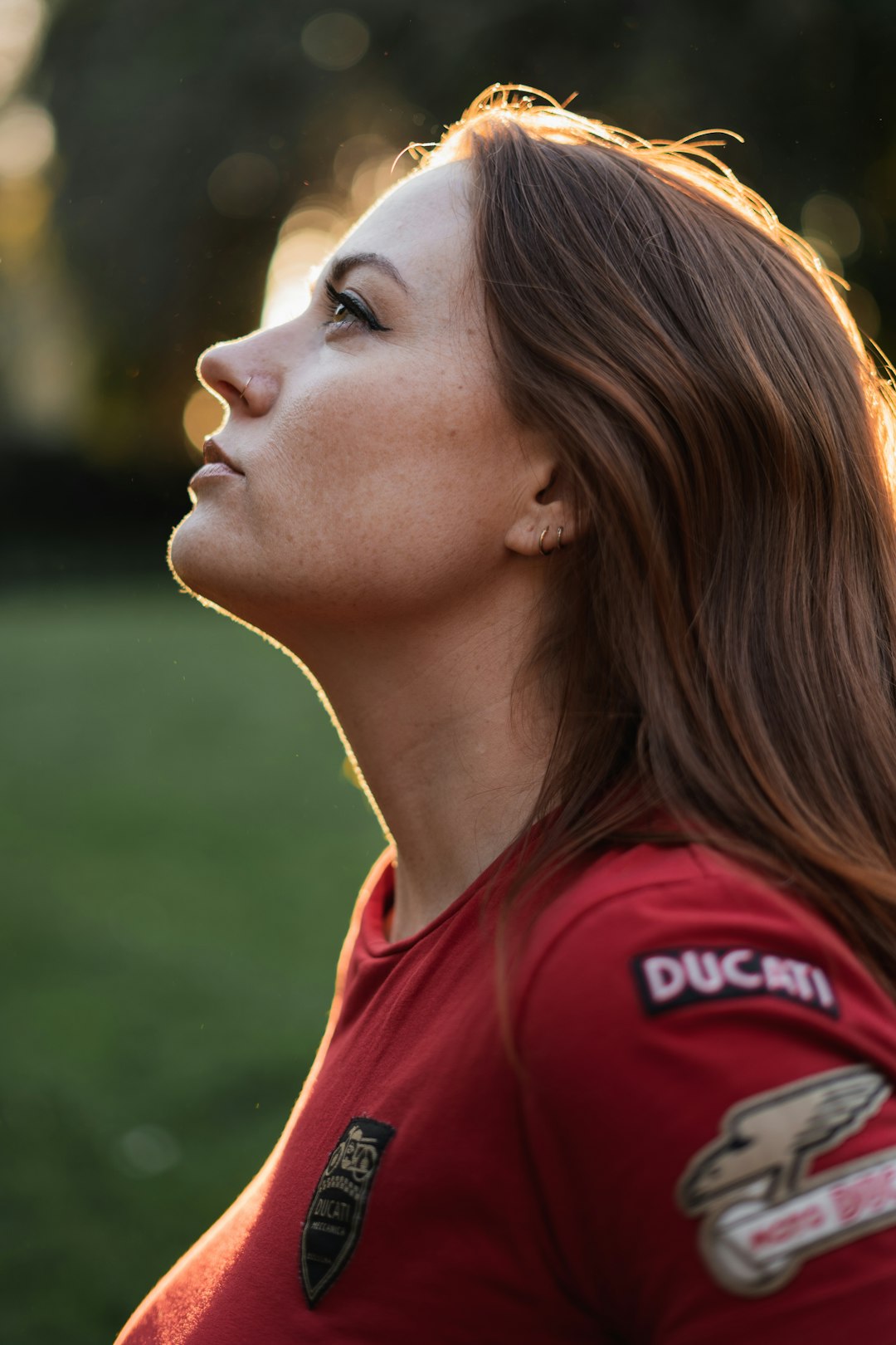 woman in red crew neck shirt