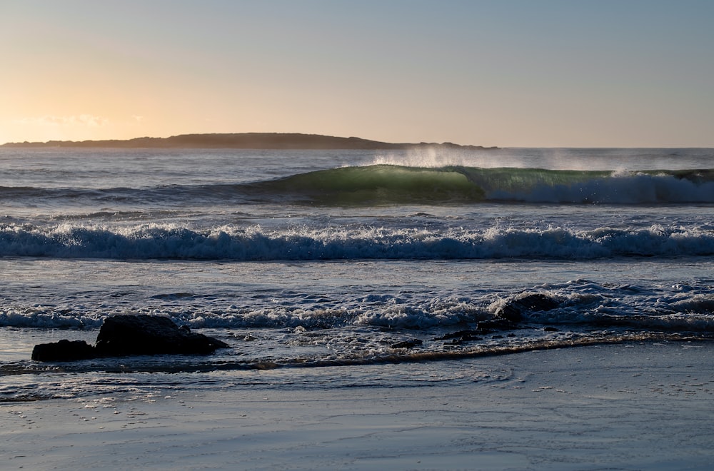 ocean waves crashing on shore during daytime