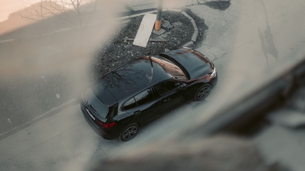 Porsche 911 noire sur route