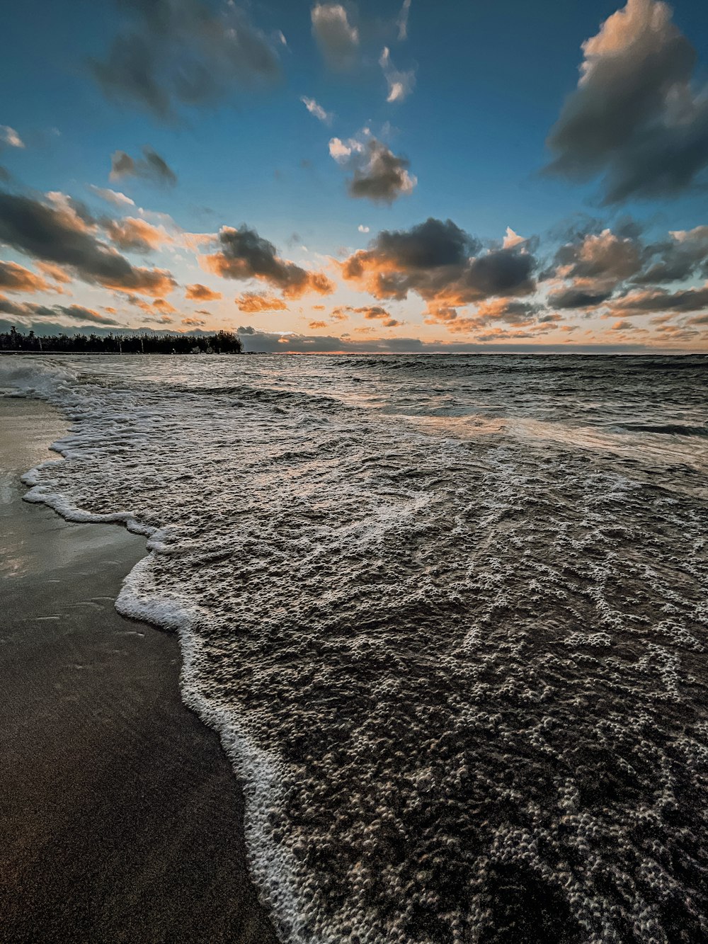 ocean waves crashing on shore during daytime